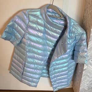 J.McLaughlin Sarabeth Short-Sleeve Goose Down Puffer Jacket Iridescent Blue, M